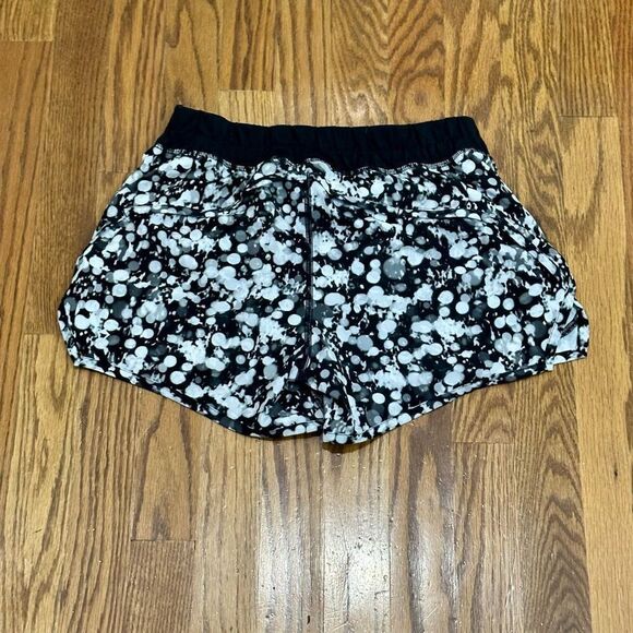 Ivivvia by Lululemon Running Shorts - Picture 2 of 4